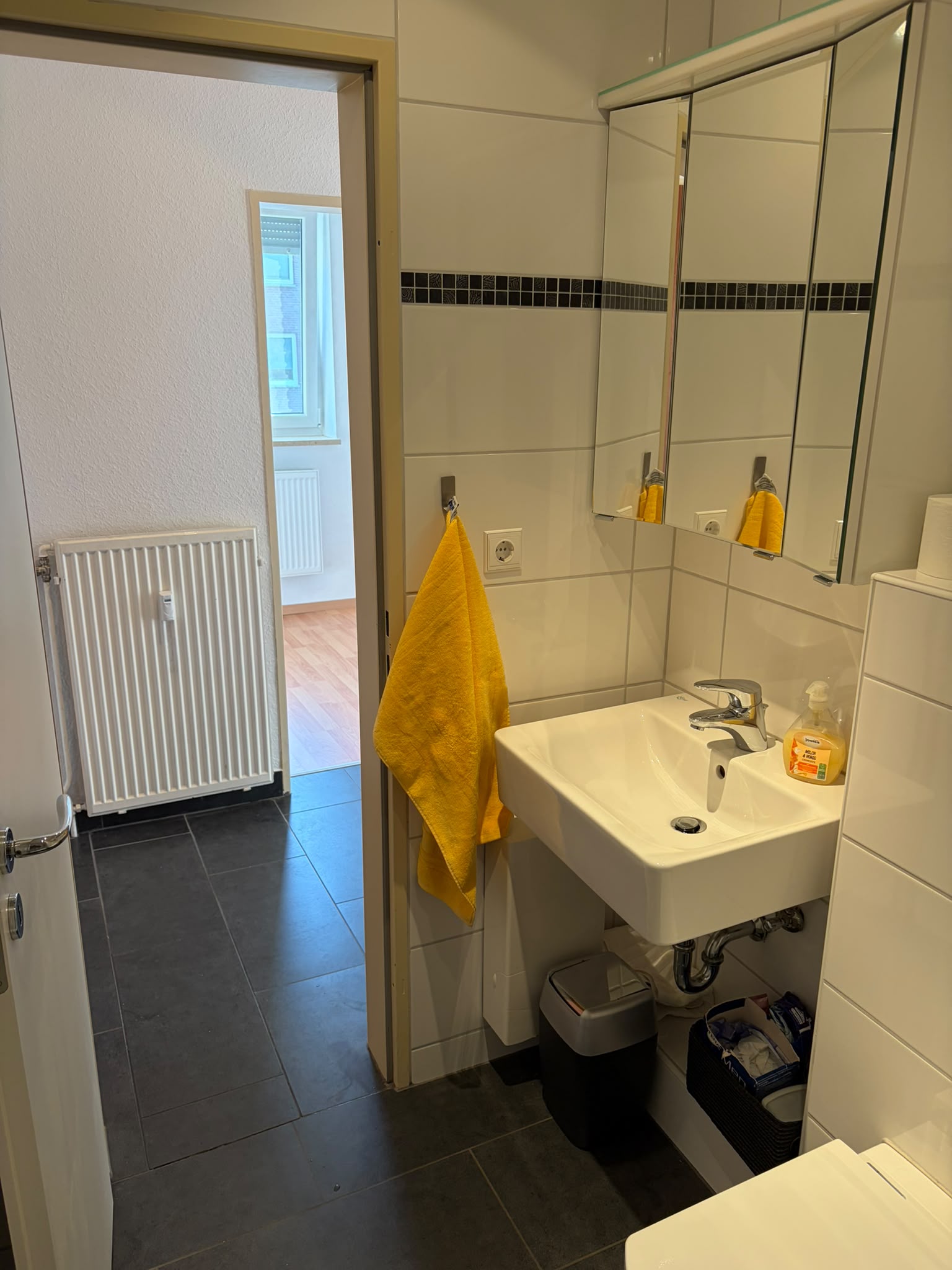 Renovierte Wohnung mit gepflegter Einbauküche und Außenstellplatz in Duhnen