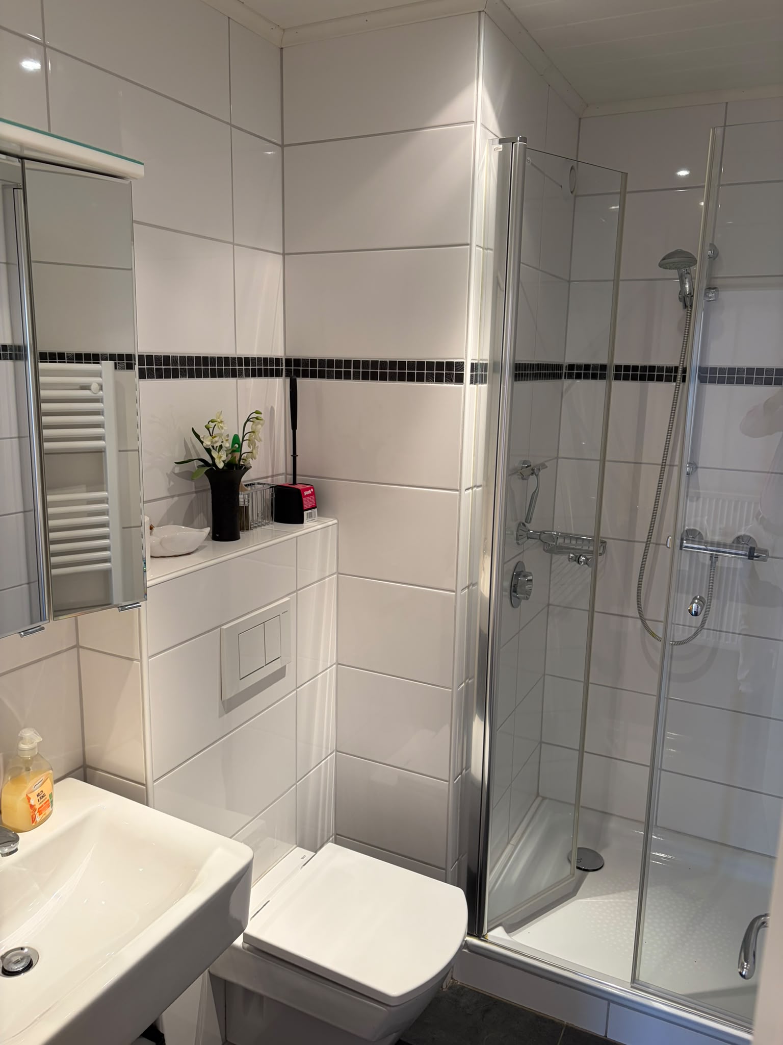 Renovierte Wohnung mit gepflegter Einbauküche und Außenstellplatz in Duhnen