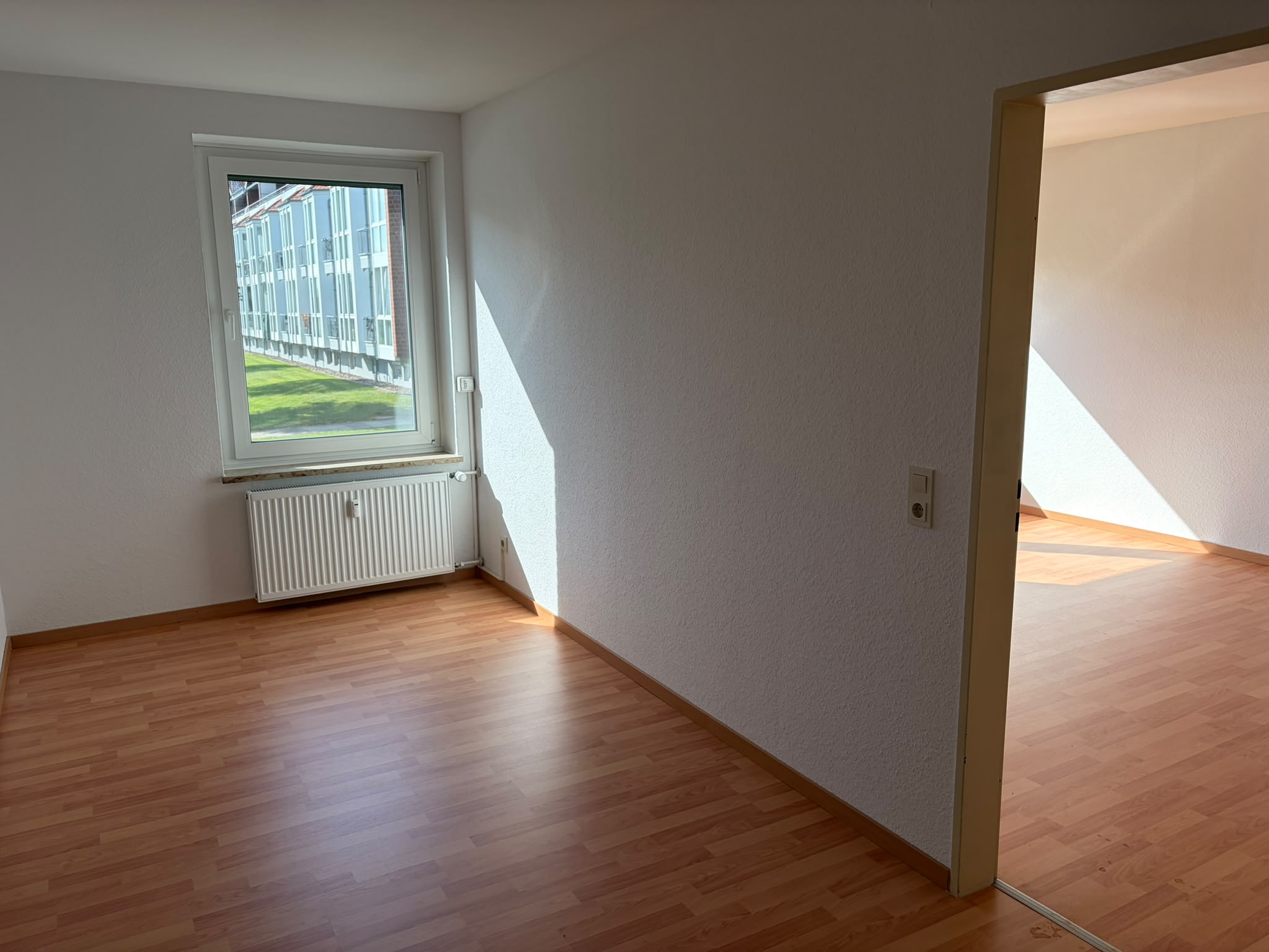 Renovierte Wohnung mit gepflegter Einbauküche und Außenstellplatz in Duhnen