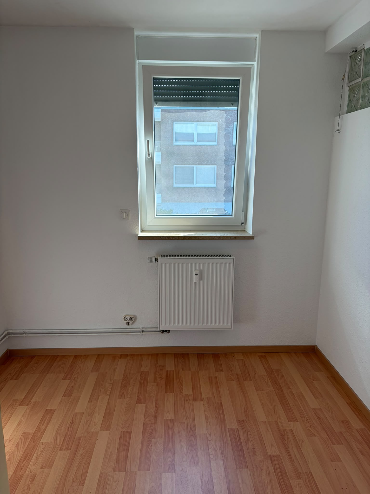 Renovierte Wohnung mit gepflegter Einbauküche und Außenstellplatz in Duhnen