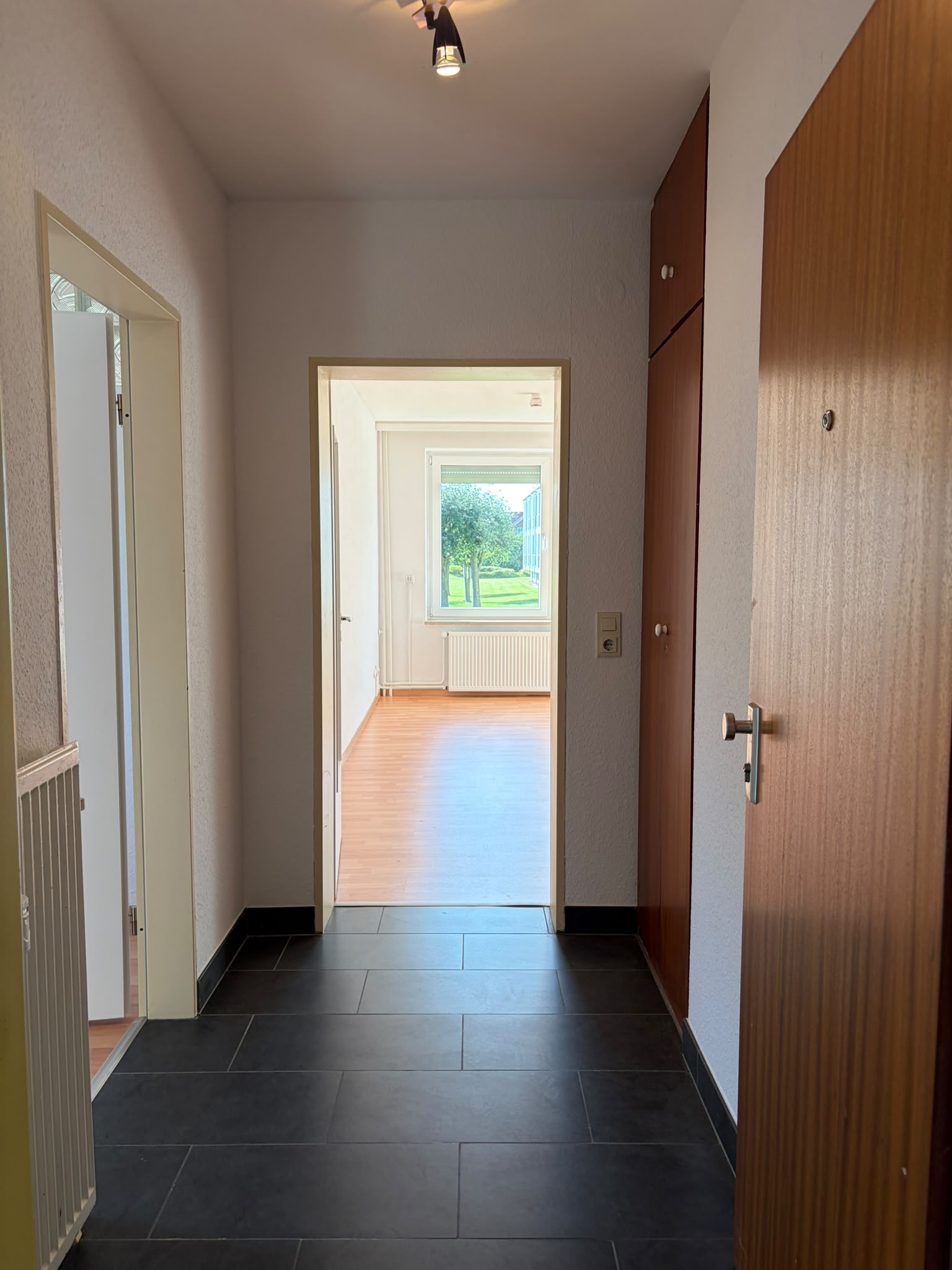 Renovierte Wohnung mit gepflegter Einbauküche und Außenstellplatz in Duhnen