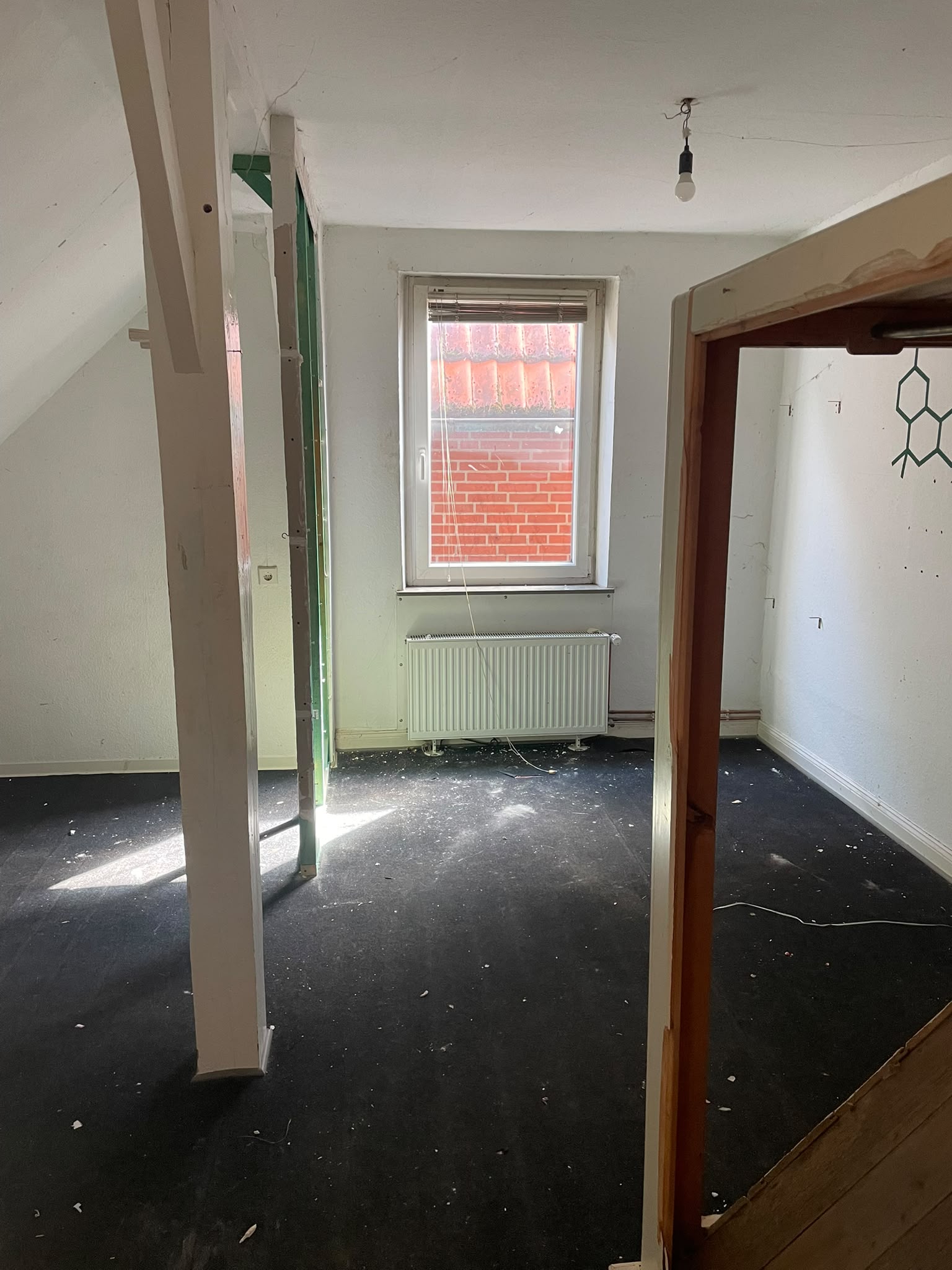 Grundstück mit Altbestand - Einfamilienhaus & Nebengebäude – ideal für Neubau oder Kernsanierung