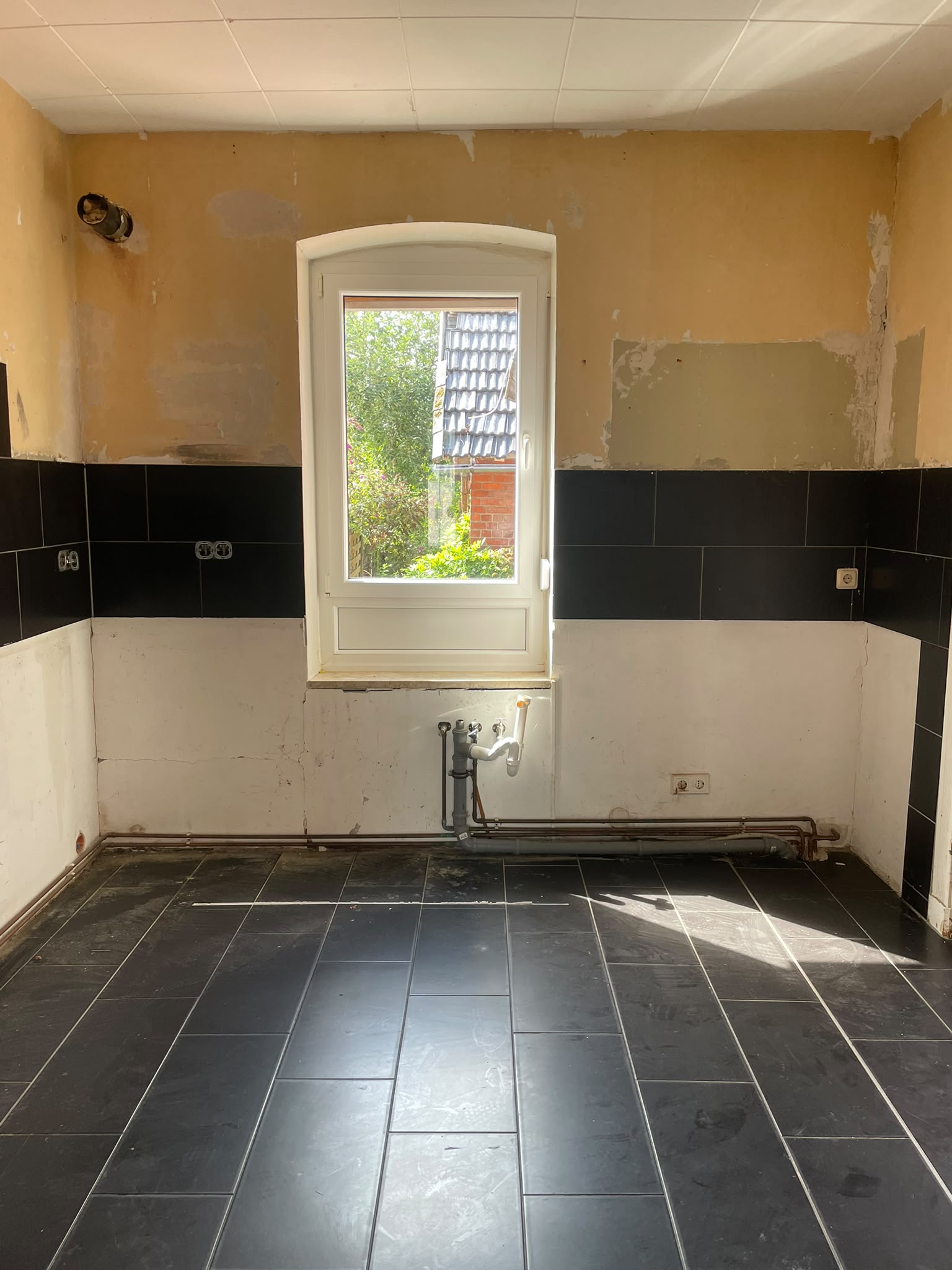 Grundstück mit Altbestand - Einfamilienhaus & Nebengebäude – ideal für Neubau oder Kernsanierung