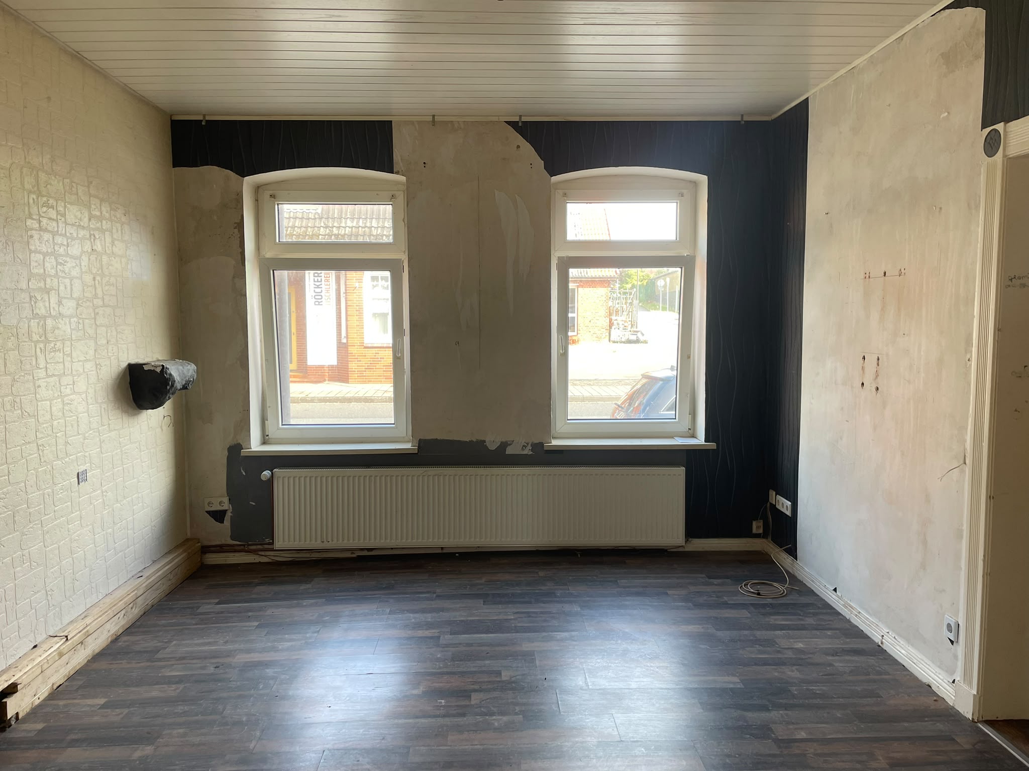 Grundstück mit Altbestand - Einfamilienhaus & Nebengebäude – ideal für Neubau oder Kernsanierung