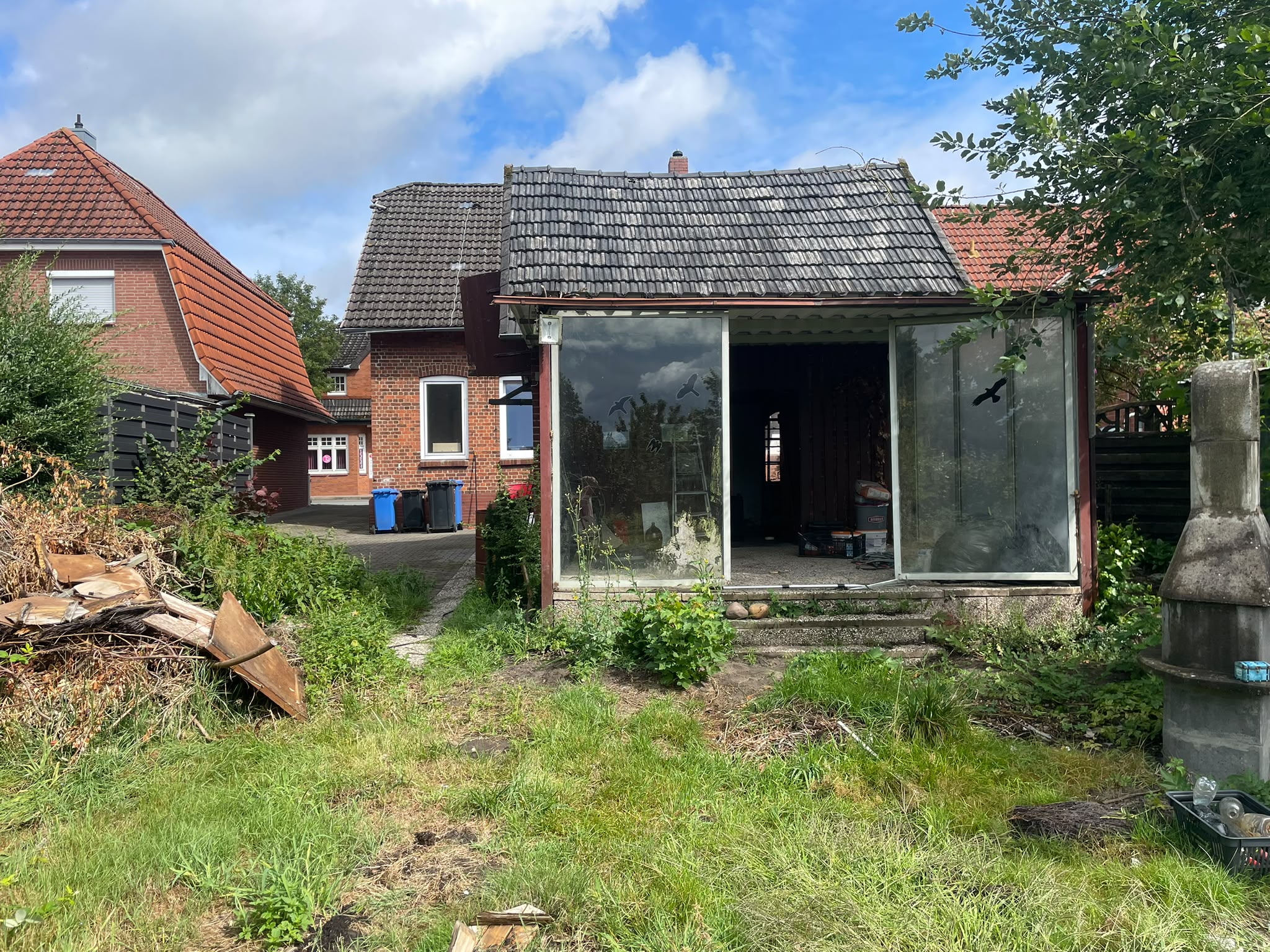 Grundstück mit Altbestand - Einfamilienhaus & Nebengebäude – ideal für Neubau oder Kernsanierung
