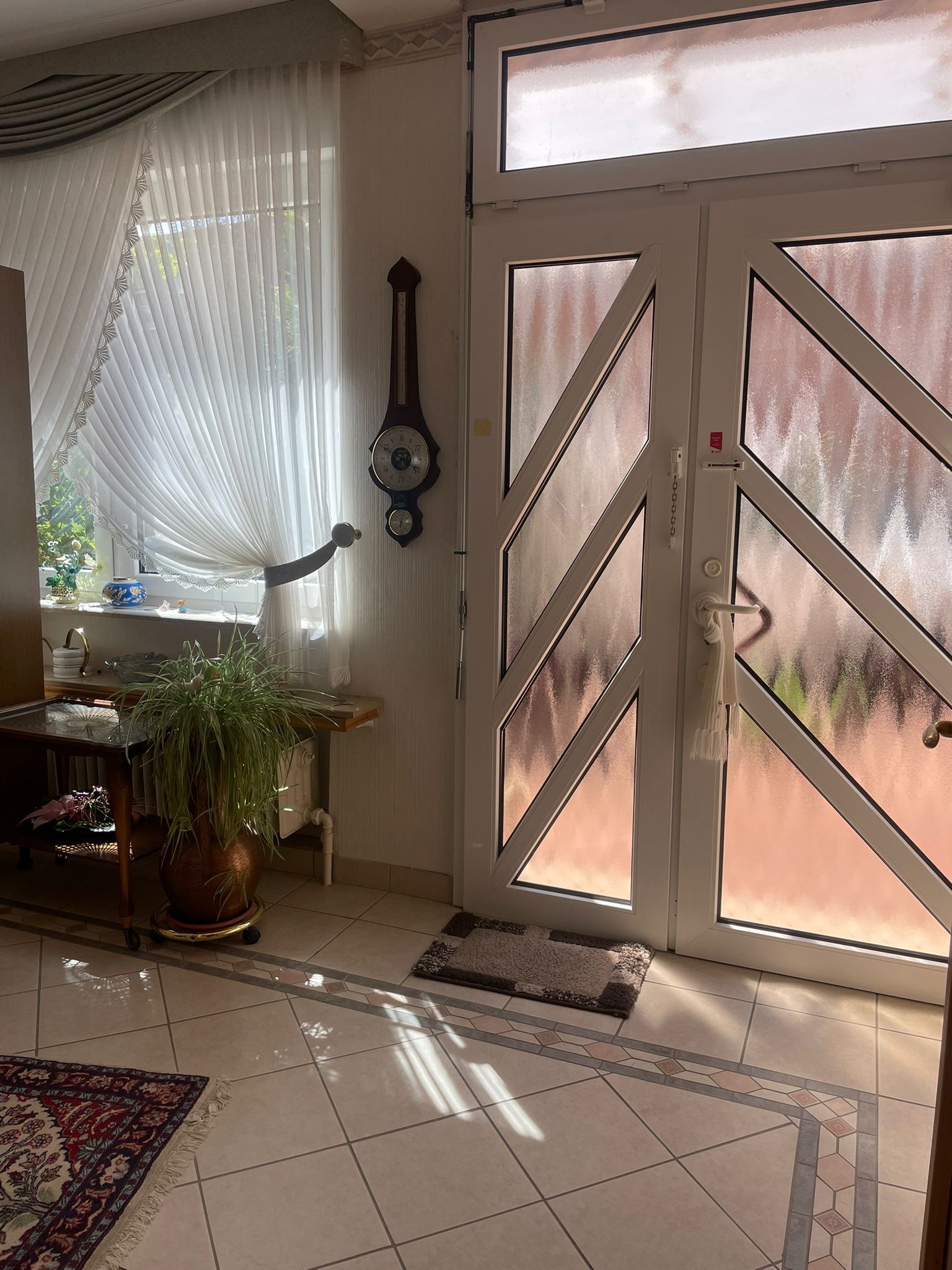Großzügiges Mehrfamilienhaus mit Garten, Garage und ruhiger Wohnlage