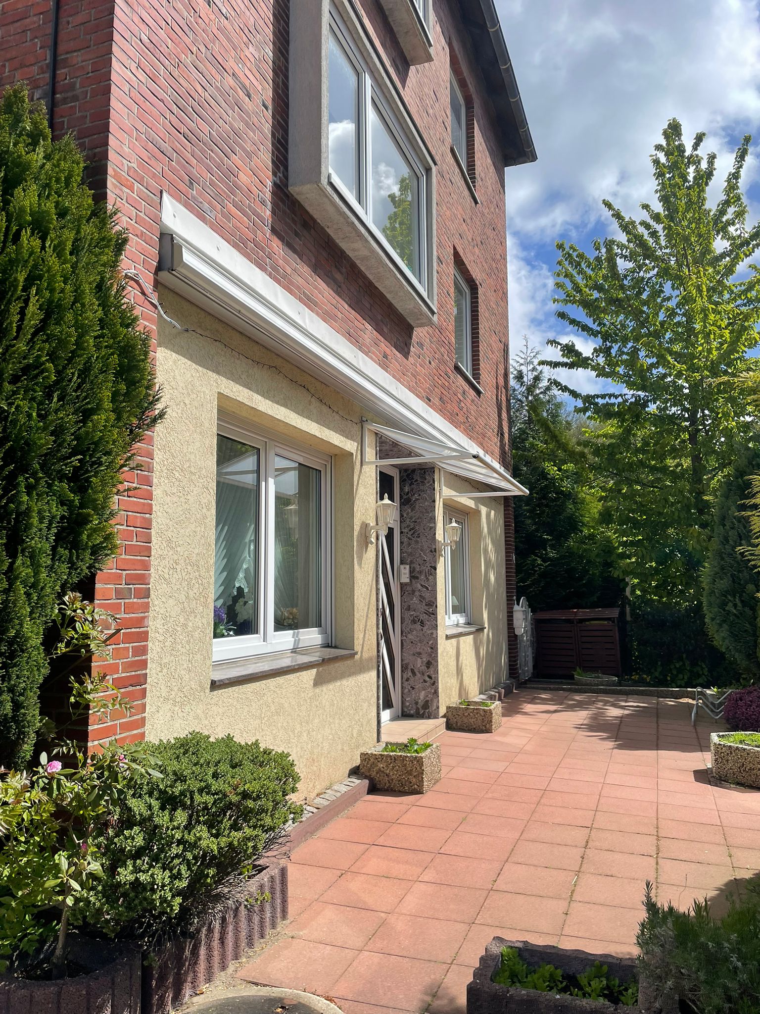 Großzügiges Mehrfamilienhaus mit Garten, Garage und ruhiger Wohnlage