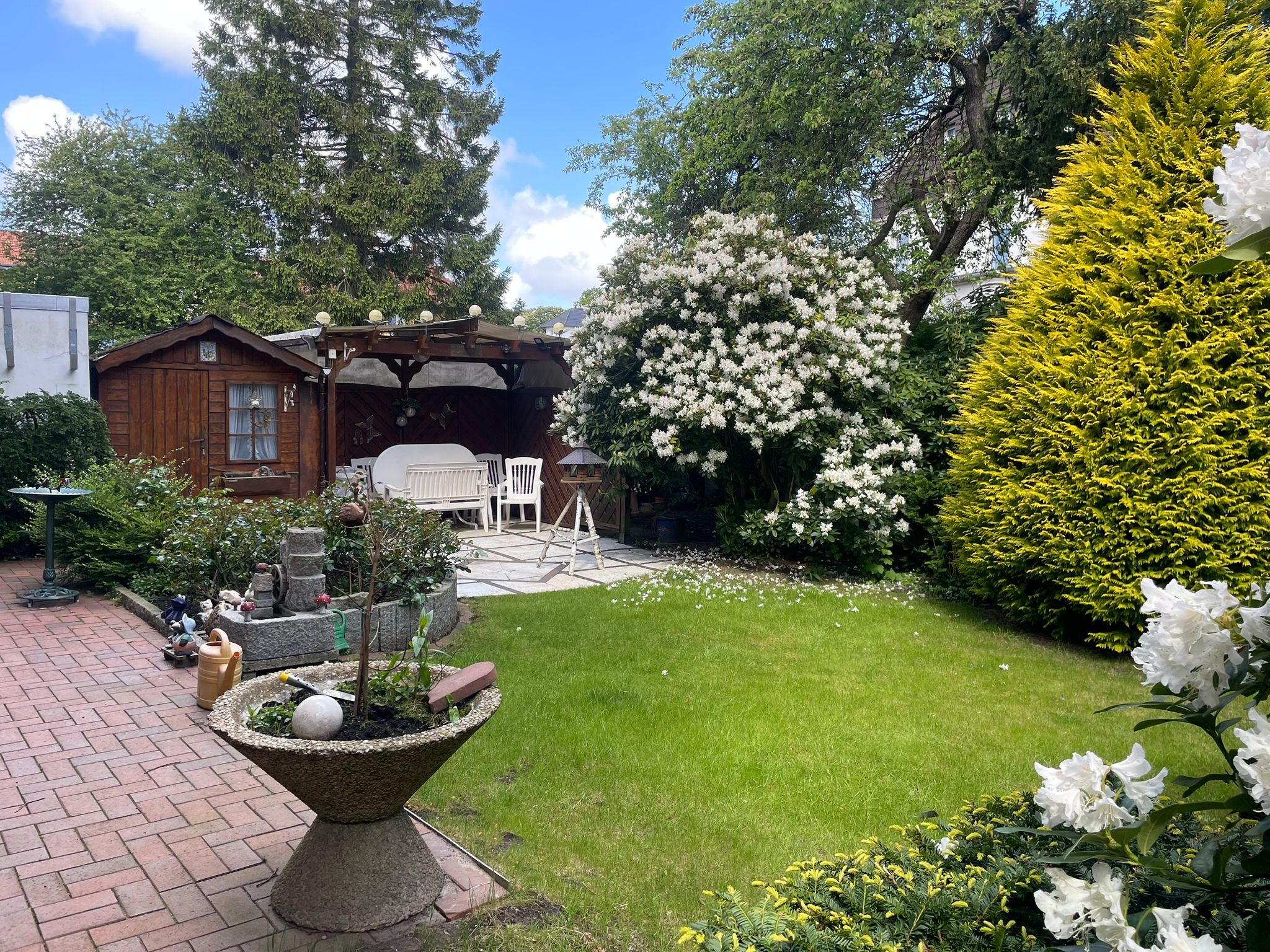 Großzügiges Mehrfamilienhaus mit Garten, Garage und ruhiger Wohnlage