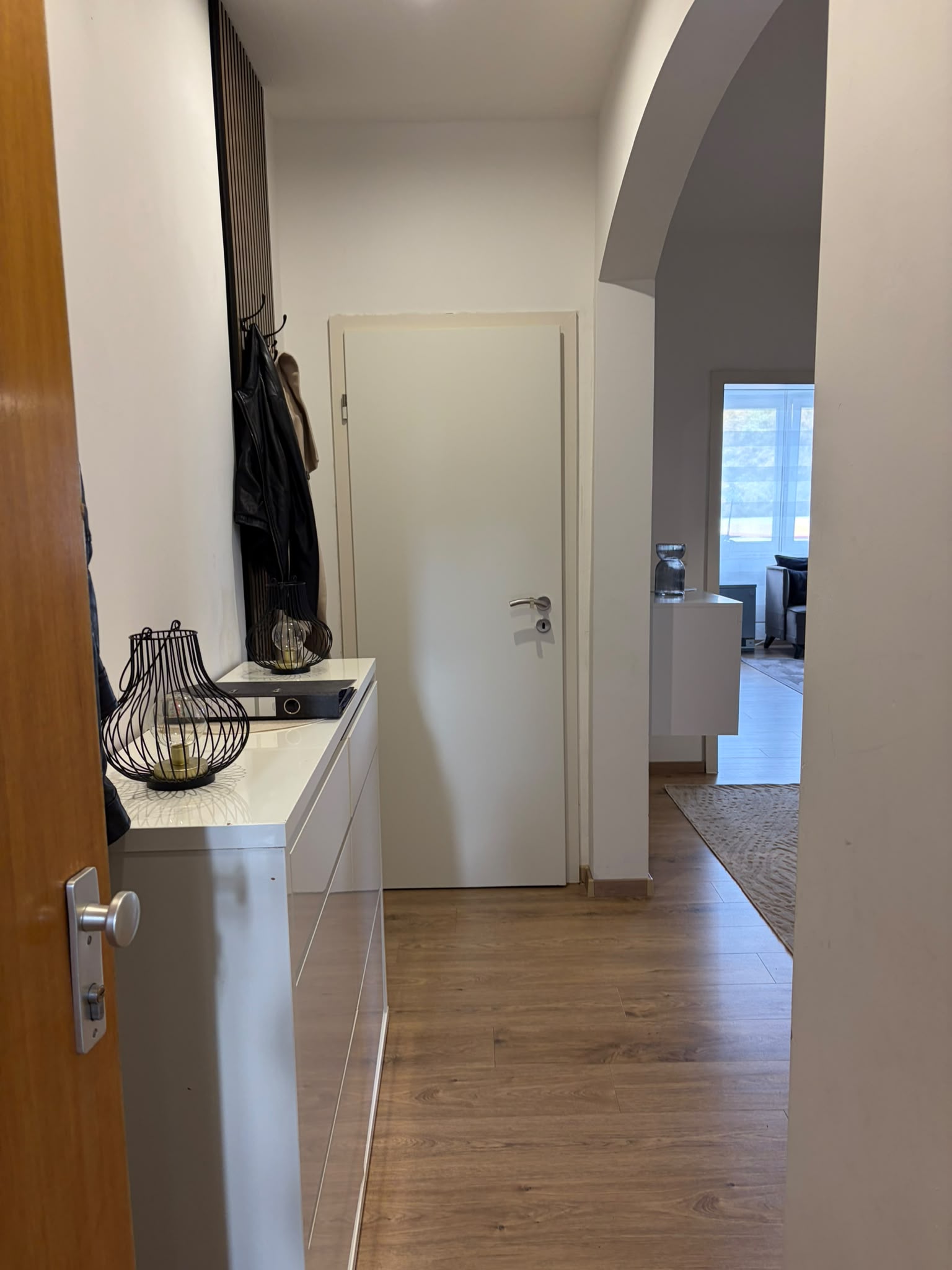 Gepflegtes Mehrfamilienhaus mit Anbau