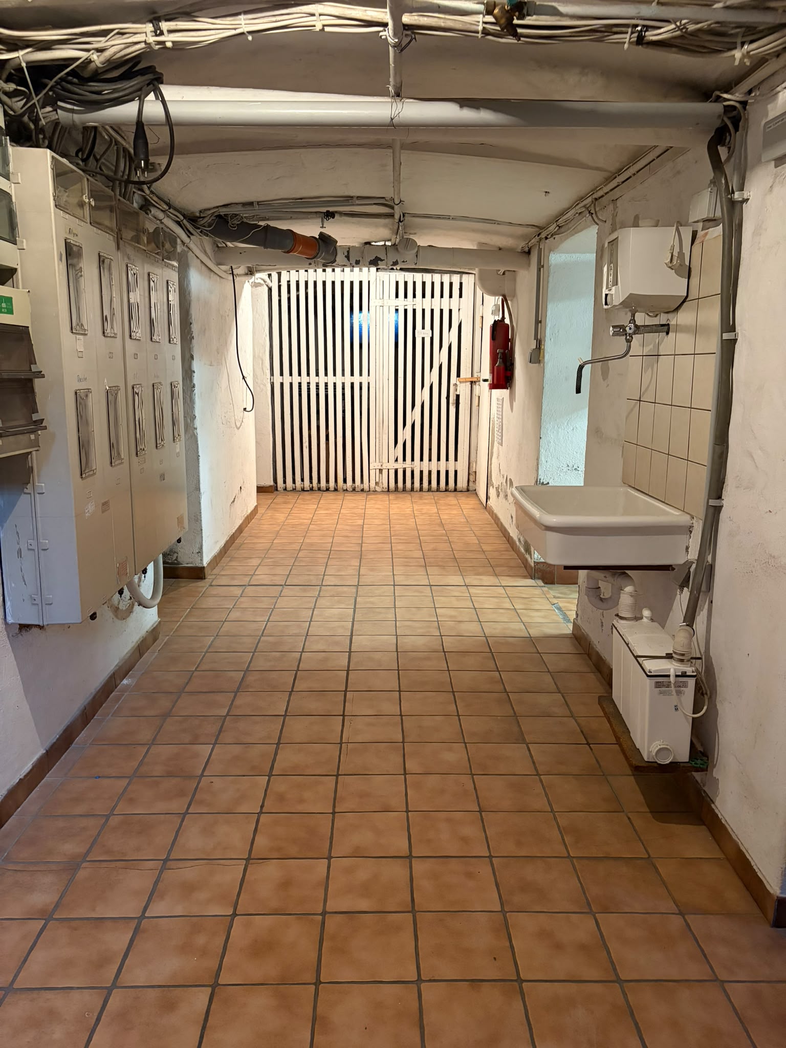 Gepflegtes Mehrfamilienhaus mit Anbau