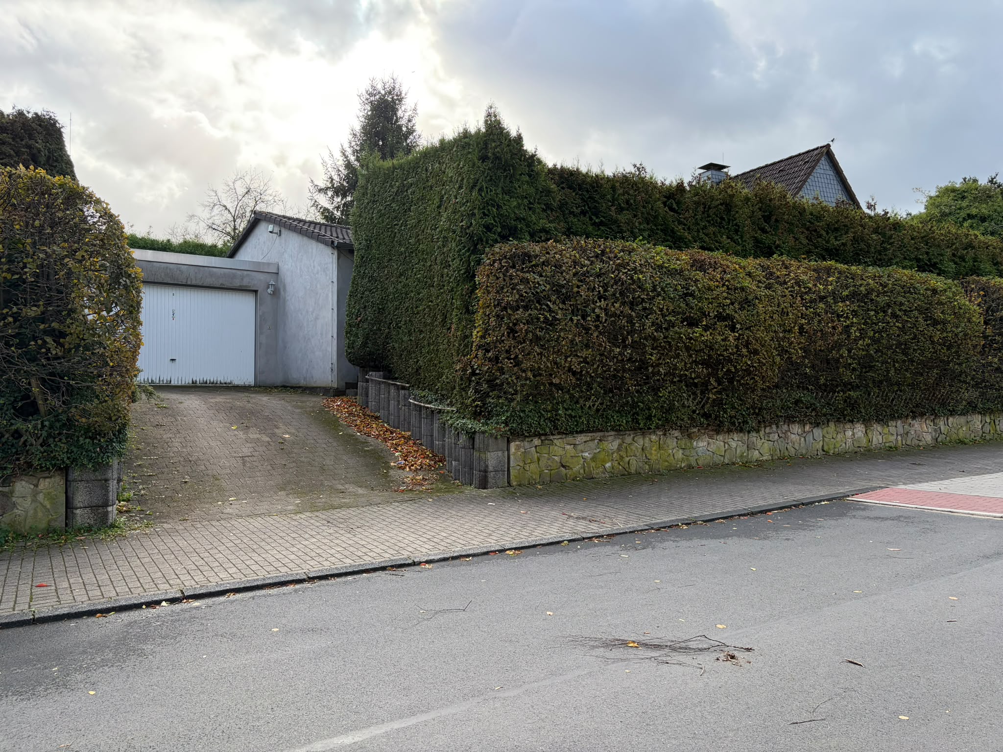Einfamilienhaus mit Baugrundstück in begehrter Lage
