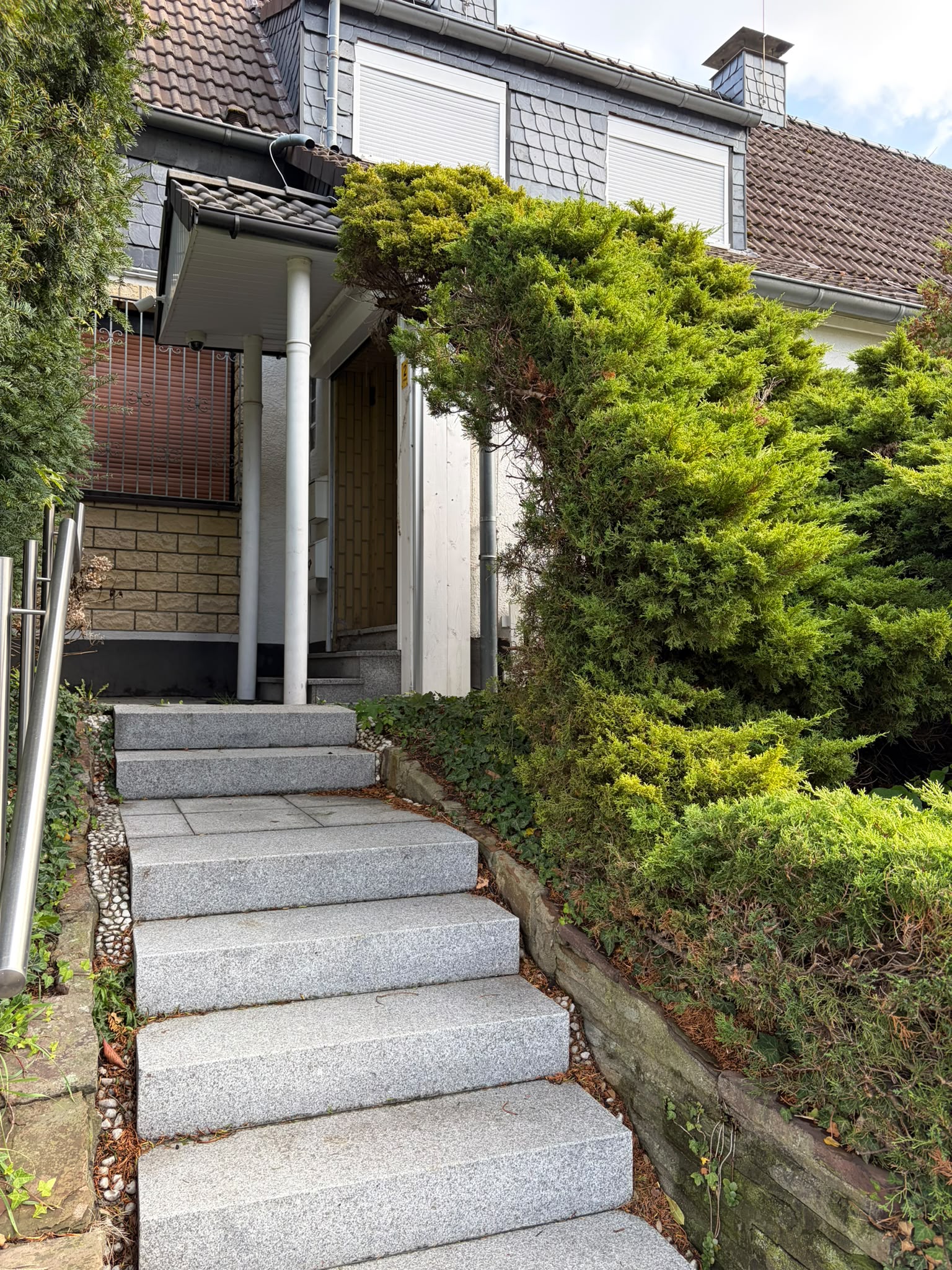 Einfamilienhaus mit Baugrundstück in begehrter Lage
