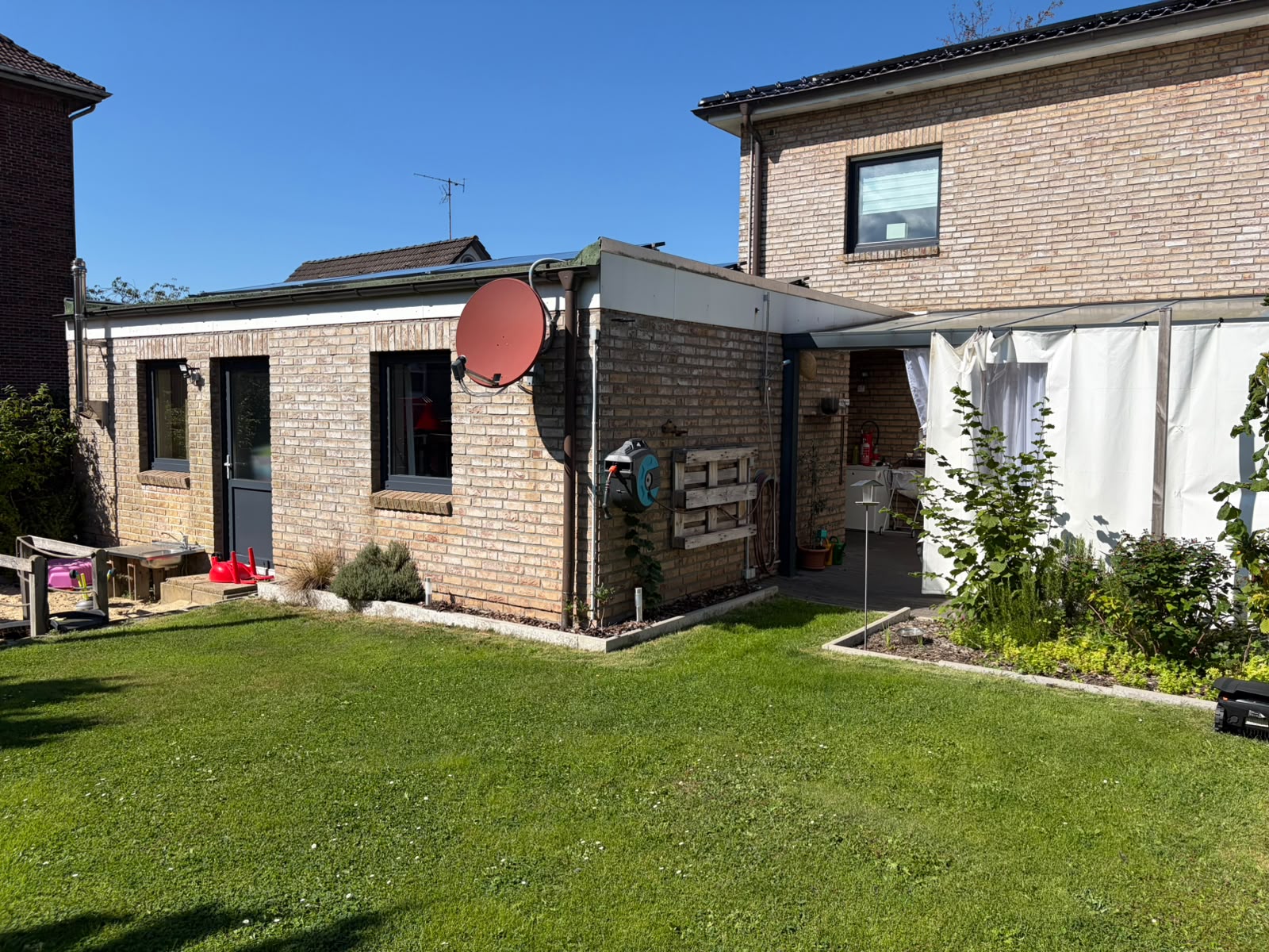 Repräsentative Stadtvilla in Klinkerbauweise – Ihr neues Zuhause in Strandnähe